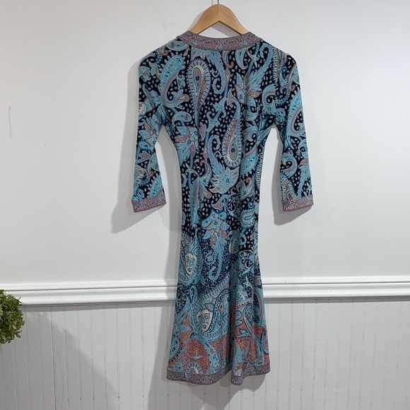 BCBGmaxazria wrap dress paisley print Adele style 3/4 sleeve gently worn - Picture 8 of 8